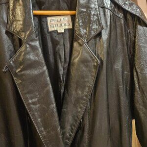 Pele Woman's medium size leather trench coat